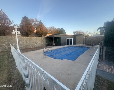 6437 Dawn Drive - Photo Thumbnail 10