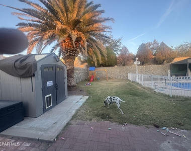 6437 Dawn Drive - Photo Thumbnail 8