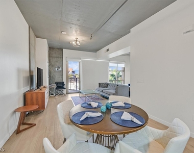 353 E Bonneville Avenue - Photo Thumbnail 2