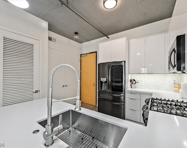 353 E Bonneville Avenue - Photo Thumbnail 12