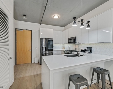 353 E Bonneville Avenue - Photo Thumbnail 11