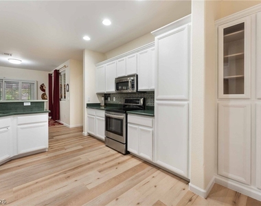 2565 Leighton Avenue - Photo Thumbnail 14