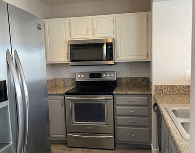 5055 W Hacienda Avenue - Photo Thumbnail 8