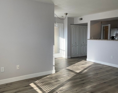 5055 W Hacienda Avenue - Photo Thumbnail 4