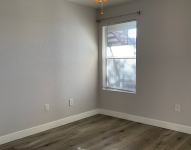 5055 W Hacienda Avenue - Photo Thumbnail 13