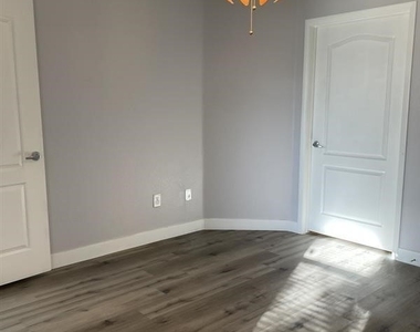 5055 W Hacienda Avenue - Photo Thumbnail 14
