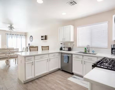 4995 Nardini Avenue - Photo Thumbnail 3