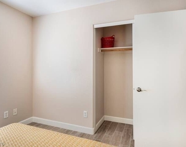 4995 Nardini Avenue - Photo Thumbnail 24