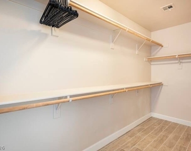 4995 Nardini Avenue - Photo Thumbnail 10