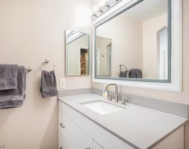 4995 Nardini Avenue - Photo Thumbnail 21