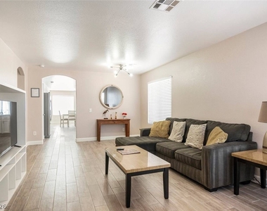 4995 Nardini Avenue - Photo Thumbnail 2