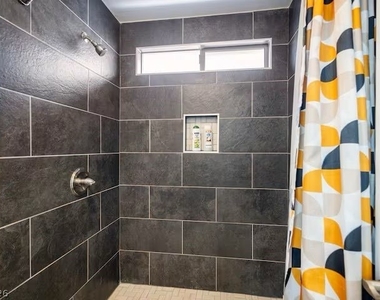 4995 Nardini Avenue - Photo Thumbnail 22