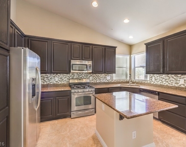646 Ember Rock Avenue - Photo Thumbnail 12