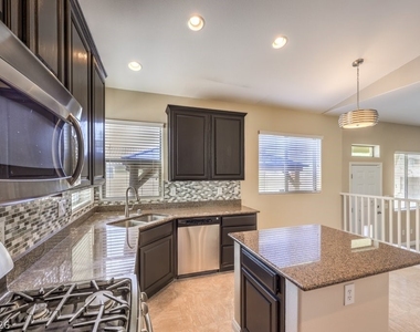 646 Ember Rock Avenue - Photo Thumbnail 13