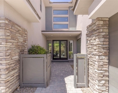 47 Pristine Glen Street - Photo Thumbnail 9