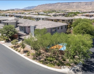 47 Pristine Glen Street - Photo Thumbnail 3