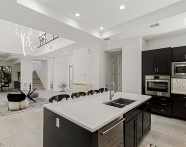 47 Pristine Glen Street - Photo Thumbnail 22
