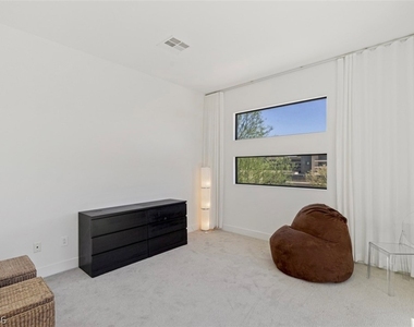 47 Pristine Glen Street - Photo Thumbnail 35