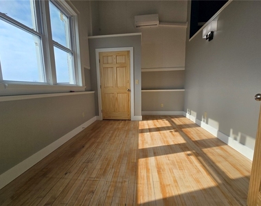 27 E Main Street - Photo Thumbnail 3