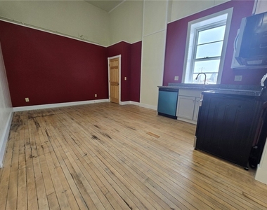 27 E Main Street - Photo Thumbnail 2