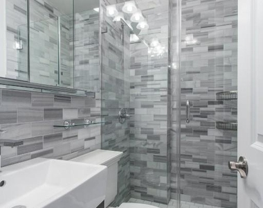 560 Hudson Street - Photo Thumbnail 2