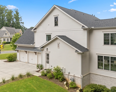 2045 Kent Court - Photo Thumbnail 5