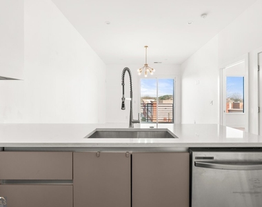 1155 Custer Avenue Se - Photo Thumbnail 3