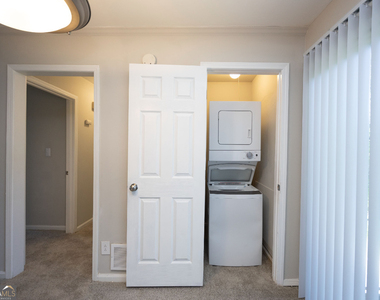 4883 Roswell Road - Photo Thumbnail 11