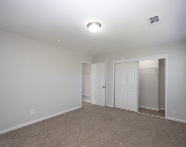 4883 Roswell Road - Photo Thumbnail 7