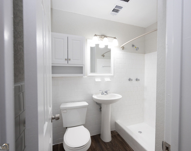 4883 Roswell Road - Photo Thumbnail 10