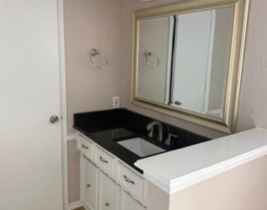 14922 Hillcrest Road - Photo Thumbnail 13