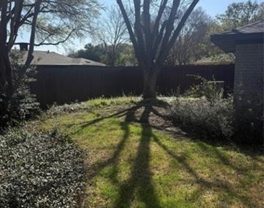 14922 Hillcrest Road - Photo Thumbnail 17