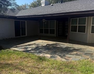 14922 Hillcrest Road - Photo Thumbnail 18
