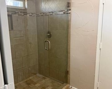 14922 Hillcrest Road - Photo Thumbnail 12