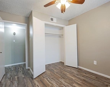 2910 Prichard Lane - Photo Thumbnail 2