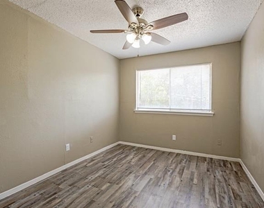 2910 Prichard Lane - Photo Thumbnail 3