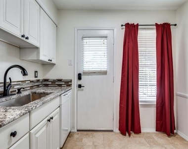 10216 Regal Oaks Drive - Photo Thumbnail 4