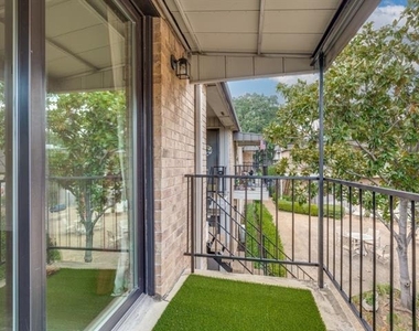 10216 Regal Oaks Drive - Photo Thumbnail 10