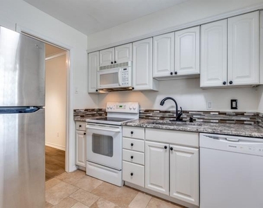 10216 Regal Oaks Drive - Photo Thumbnail 5