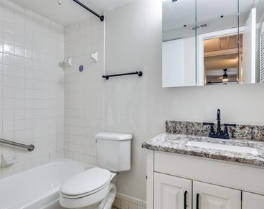 10216 Regal Oaks Drive - Photo Thumbnail 7