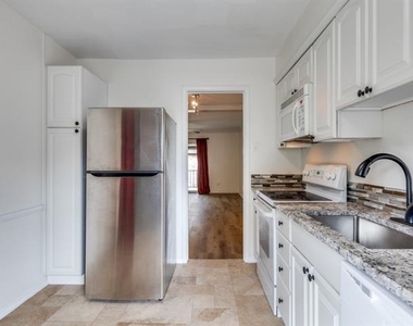 10216 Regal Oaks Drive - Photo Thumbnail 6