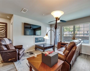 6108 Abrams Road - Photo Thumbnail 4