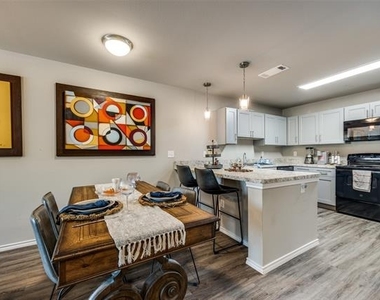 6108 Abrams Road - Photo Thumbnail 5