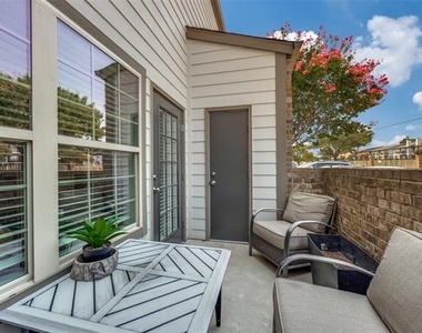 6108 Abrams Road - Photo Thumbnail 9