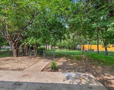 2833 Kingsbury Avenue - Photo Thumbnail 26