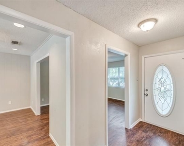 2833 Kingsbury Avenue - Photo Thumbnail 17