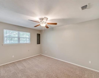 2833 Kingsbury Avenue - Photo Thumbnail 23
