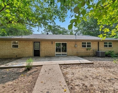 2833 Kingsbury Avenue - Photo Thumbnail 25