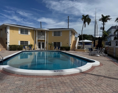 2230 Ne 56th Place - Photo Thumbnail 17