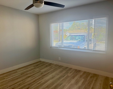 2230 Ne 56th Place - Photo Thumbnail 9
